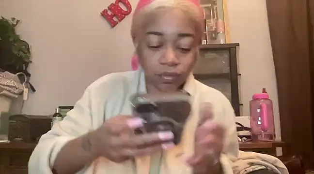 MommyConfident online show from March 20, 2025, 3:47 pm