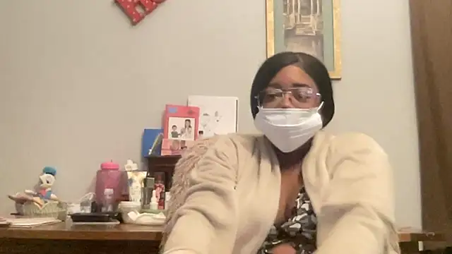 MommyConfident online show from November 7, 2025, 9:04 pm