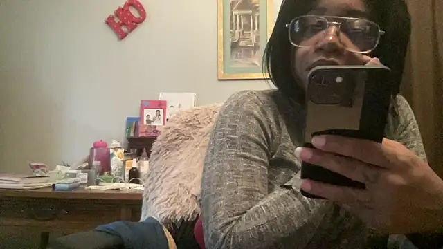 Snapshot of MommyConfident chatting on December 22, 2025, 2:47 pm MommyConfident online show from December 22, 2025, 2:47 pm