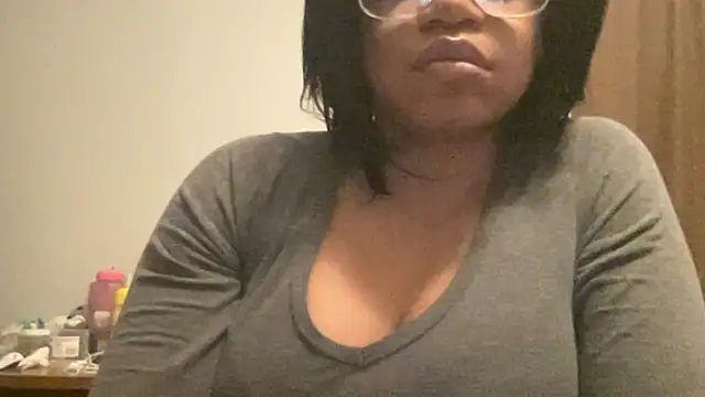 Snapshot of MommyConfident chatting on January 12, 2026, 11:10 pm MommyConfident online show from January 12, 2026, 11:10 pm
