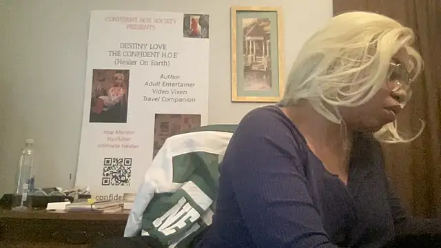 Snapshot of MommyConfident chatting on April 25, 2026, 6:16 pm MommyConfident online show from April 25, 2026, 6:16 pm