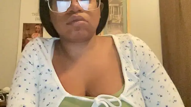 Snapshot of MommyConfident chatting on May 12, 2026, 12:19 am MommyConfident online show from May 12, 2026, 12:19 am