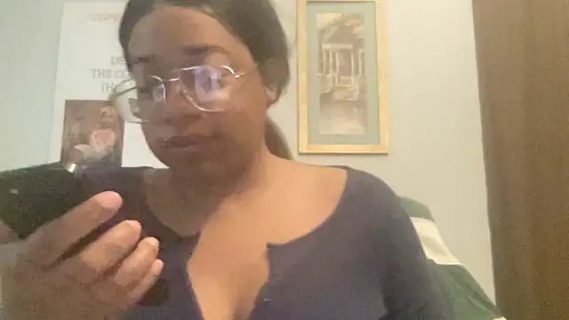 Snapshot of MommyConfident chatting on May 24, 2026, 7:52 pm MommyConfident online show from May 24, 2026, 7:52 pm