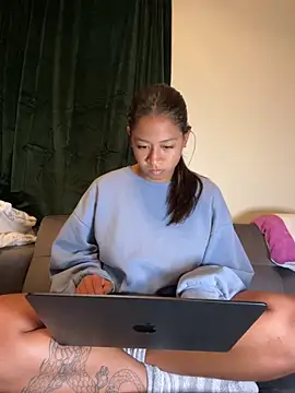 VanessaBling online show from March 9, 2025, 1:35 am