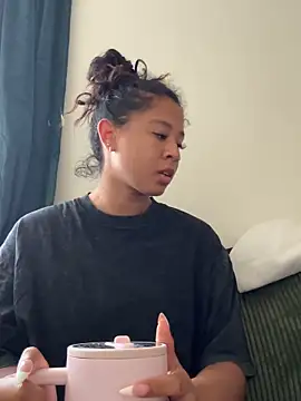 VanessaBling online show from March 4, 2026, 9:10 pm