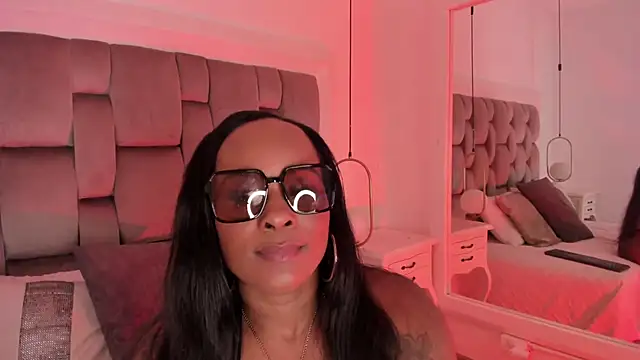 Snapshot of PamelaMendez_ chatting on November 10, 2025, 4:00 am PamelaMendez online show from November 10, 2025, 4:00 am