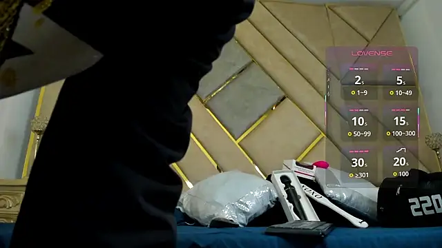 AmberAdams  online show from October 21, 2025, 3:57 pm