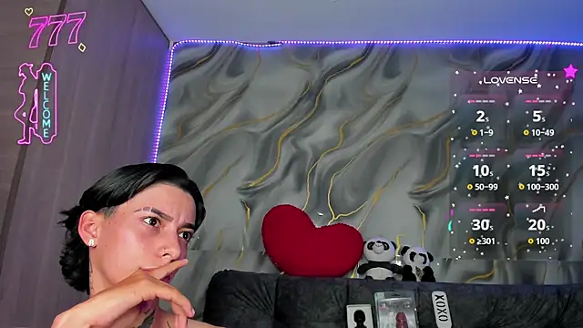 AmberAdams  online show from April 22, 2026, 12:13 am