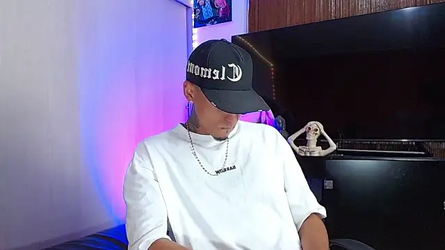 Liam lee online show from December 3, 2025, 11:25 pm