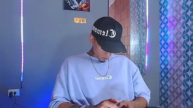 Liam lee online show from April 28, 2026, 9:20 pm