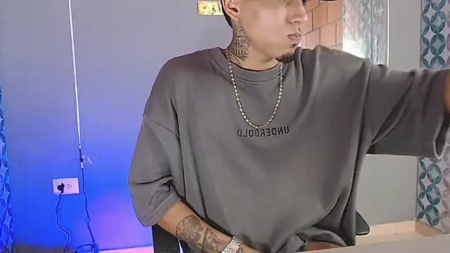Snapshot of Liam_lee chatting on July 24, 2026, 9:02 pm Liam lee online show from July 24, 2026, 9:02 pm