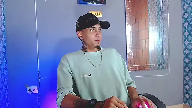 Snapshot of Liam_lee chatting on July 29, 2026, 9:02 pm Liam lee online show from July 29, 2026, 9:02 pm