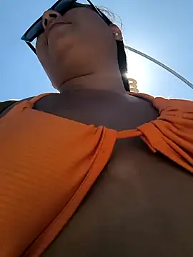 Francesca ferrari online show from January 10, 2025, 4:09 pm