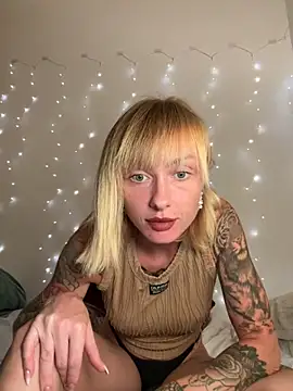 haileyhope  online show from October 1, 2025, 6:36 pm