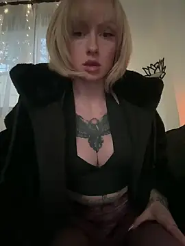 haileyhope  online show from March 31, 2026, 4:18 pm