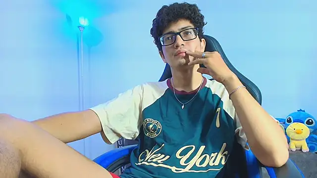 TylerWhite  online show from October 1, 2025, 3:45 am