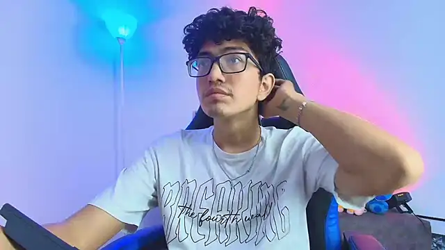 Snapshot of TylerWhite_ chatting on February 5, 2026, 1:16 pm TylerWhite online show from February 5, 2026, 1:16 pm