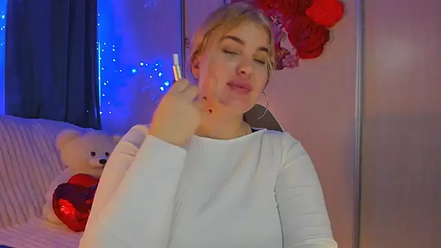 CoraSwon online show from January 31, 2025, 4:38 pm