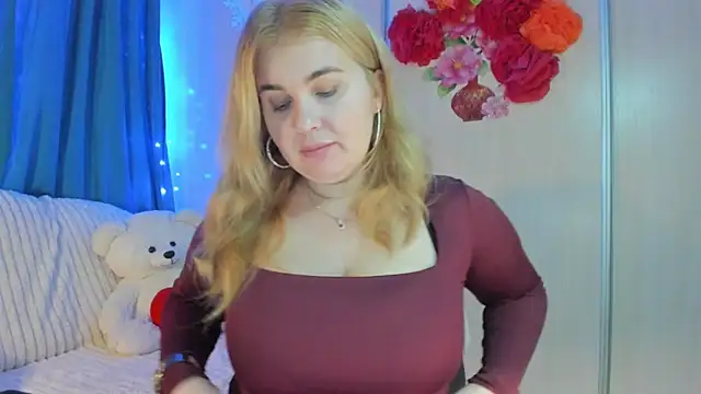 CoraSwon online show from February 2, 2025, 2:13 pm