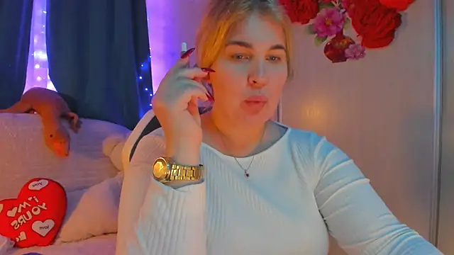 CoraSwon online show from February 9, 2025, 1:14 pm