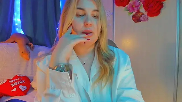 CoraSwon online show from February 9, 2025, 4:18 pm