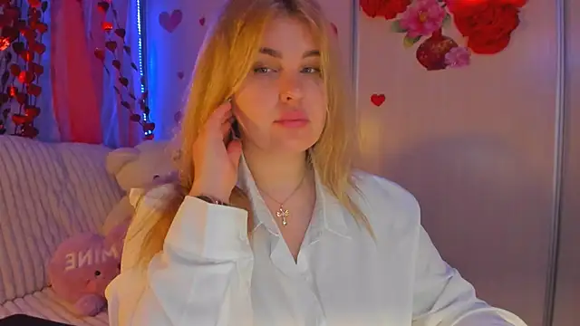 CoraSwon online show from February 24, 2025, 10:36 pm