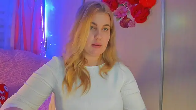 CoraSwon online show from March 7, 2025, 8:22 pm