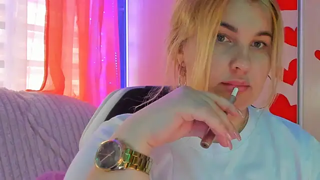 CoraSwon online show from March 14, 2025, 11:45 am