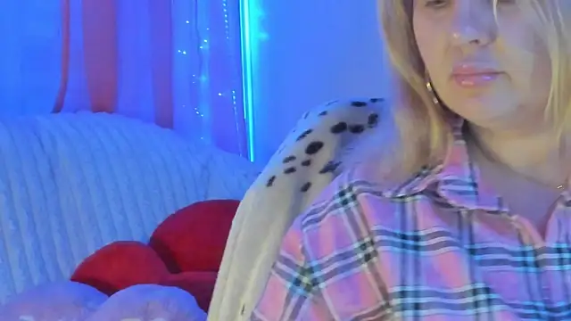 CoraSwon online show from March 16, 2025, 4:45 pm