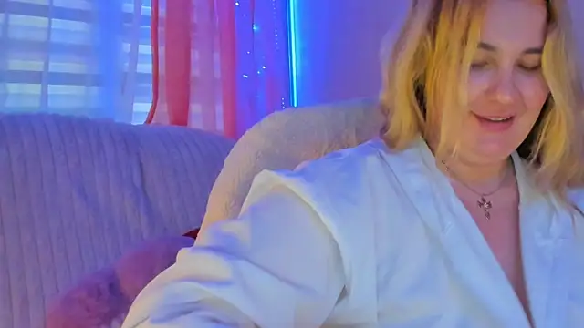 CoraSwon online show from March 17, 2025, 2:45 pm