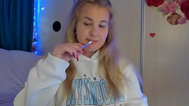 CoraSwon online show from September 26, 2025, 7:56 am