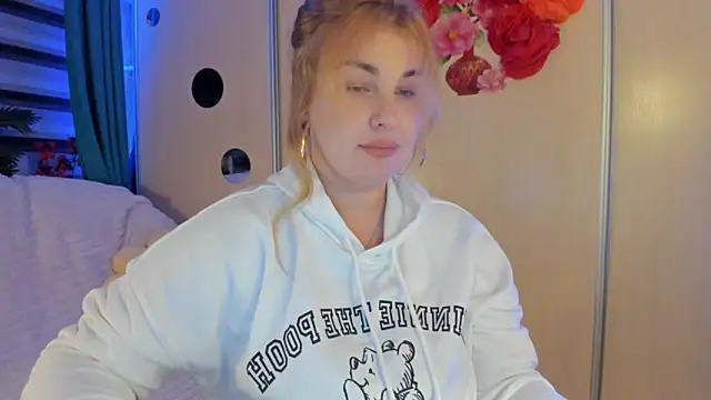 CoraSwon online show from October 29, 2025, 11:39 pm