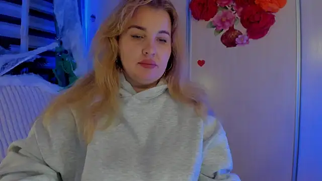 CoraSwon online show from November 2, 2025, 10:23 pm