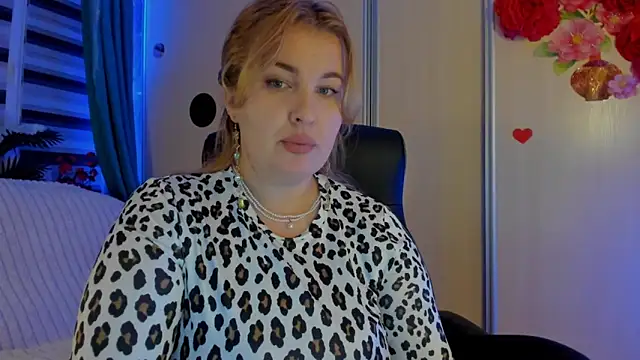 CoraSwon online show from November 5, 2025, 9:48 pm