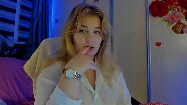 CoraSwon online show from November 9, 2025, 11:03 pm