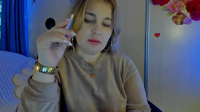 CoraSwon online show from November 25, 2025, 6:13 am