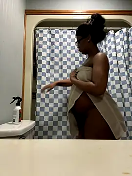 KLoveeee online show from November 21, 2025, 1:04 am