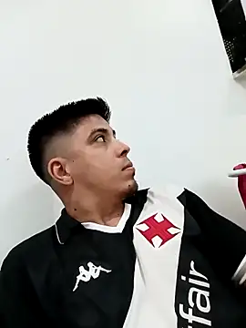 Snapshot of Fiel77 chatting on December 18, 2025, 9:43 pm Fiel77 online show from December 18, 2025, 9:43 pm