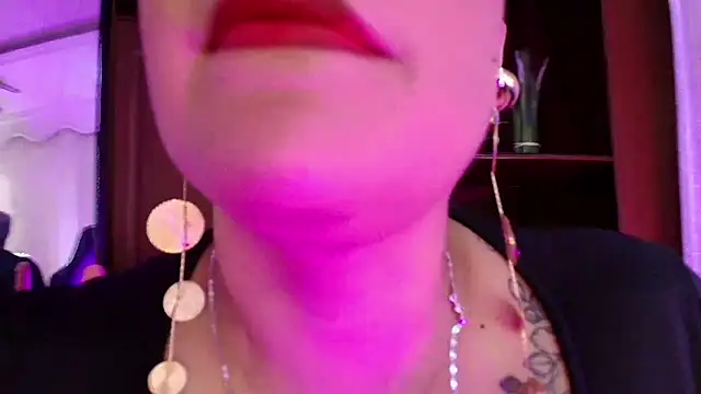 GianellaCox  online show from March 11, 2025, 7:58 pm