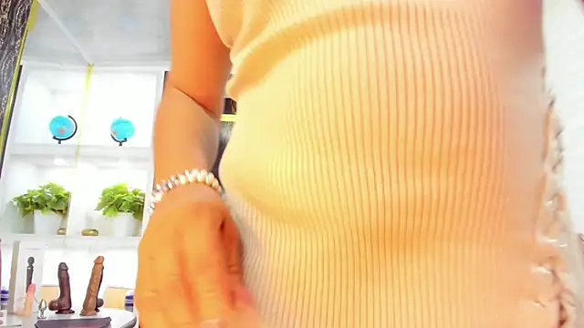 AmberNix online show from February 1, 2025, 1:30 pm