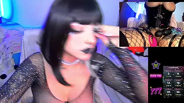 Snapshot of HollyDominic chatting on June 27, 2026, 11:37 am HollyDominic online show from June 27, 2026, 11:37 am