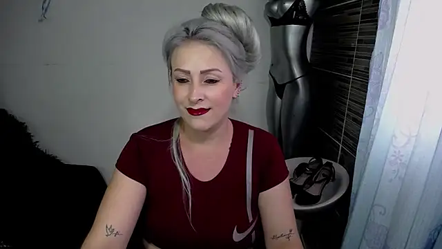 Snapshot of Emma_Rizzoo chatting on May 5, 2026, 7:55 pm Emma Rizzoo online show from May 5, 2026, 7:55 pm