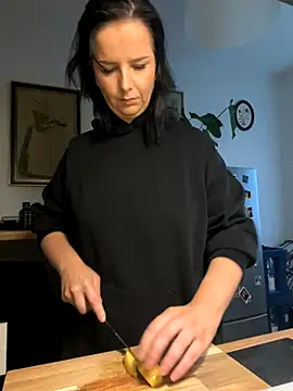 Off  Melonenmandy online show from October 8, 2025, 3:42 pm