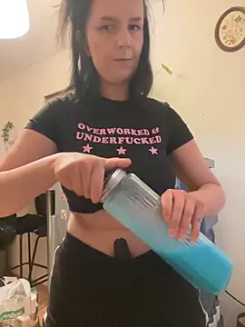 Off  Melonenmandy online show from December 5, 2025, 2:58 pm