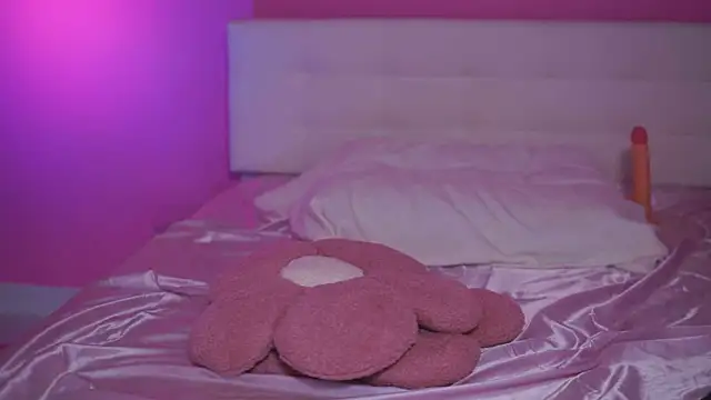 NatyDesiree online show from March 5, 2025, 8:10 am