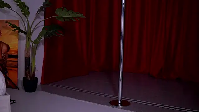 NatyDesiree online show from February 8, 2026, 7:39 pm