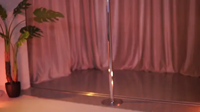 NatyDesiree online show from March 29, 2026, 7:14 pm