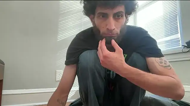 pantslesstraveler plt online show from October 8, 2025, 2:04 pm