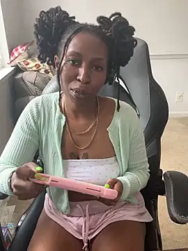 LeyaHoneybuns online show from April 14, 2026, 3:29 pm