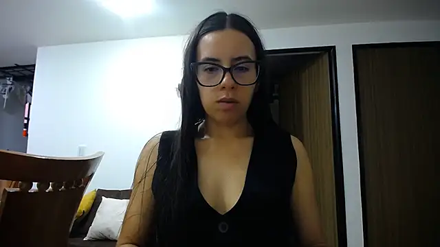 Snapshot of Mariam_Gomezxxx chatting on May 4, 2026, 6:37 pm Mariam Gomezxxx online show from May 4, 2026, 6:37 pm